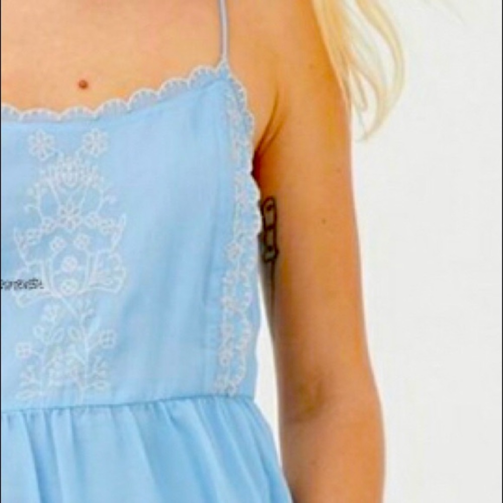 💙URBANOUTFITTER HANNAH EMBROIDERED DRESS 💙